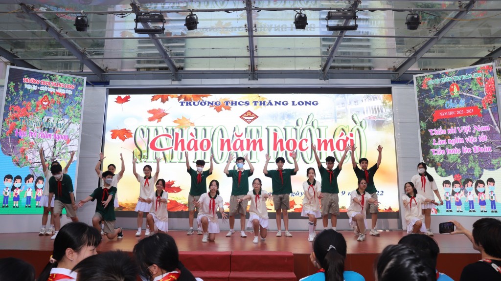 Hỗ trợ công tác tổ chức và quản lý trường học